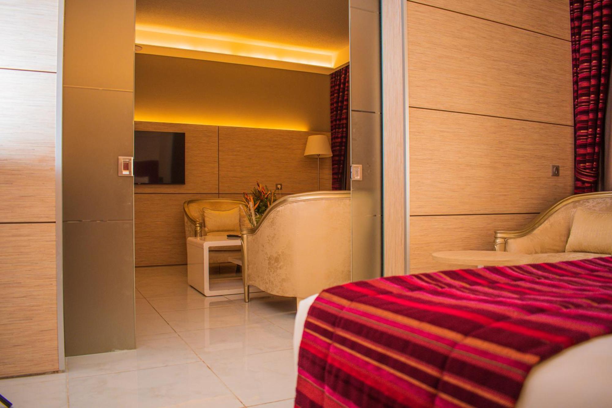 Hotel Sarakawa Lome Luaran gambar