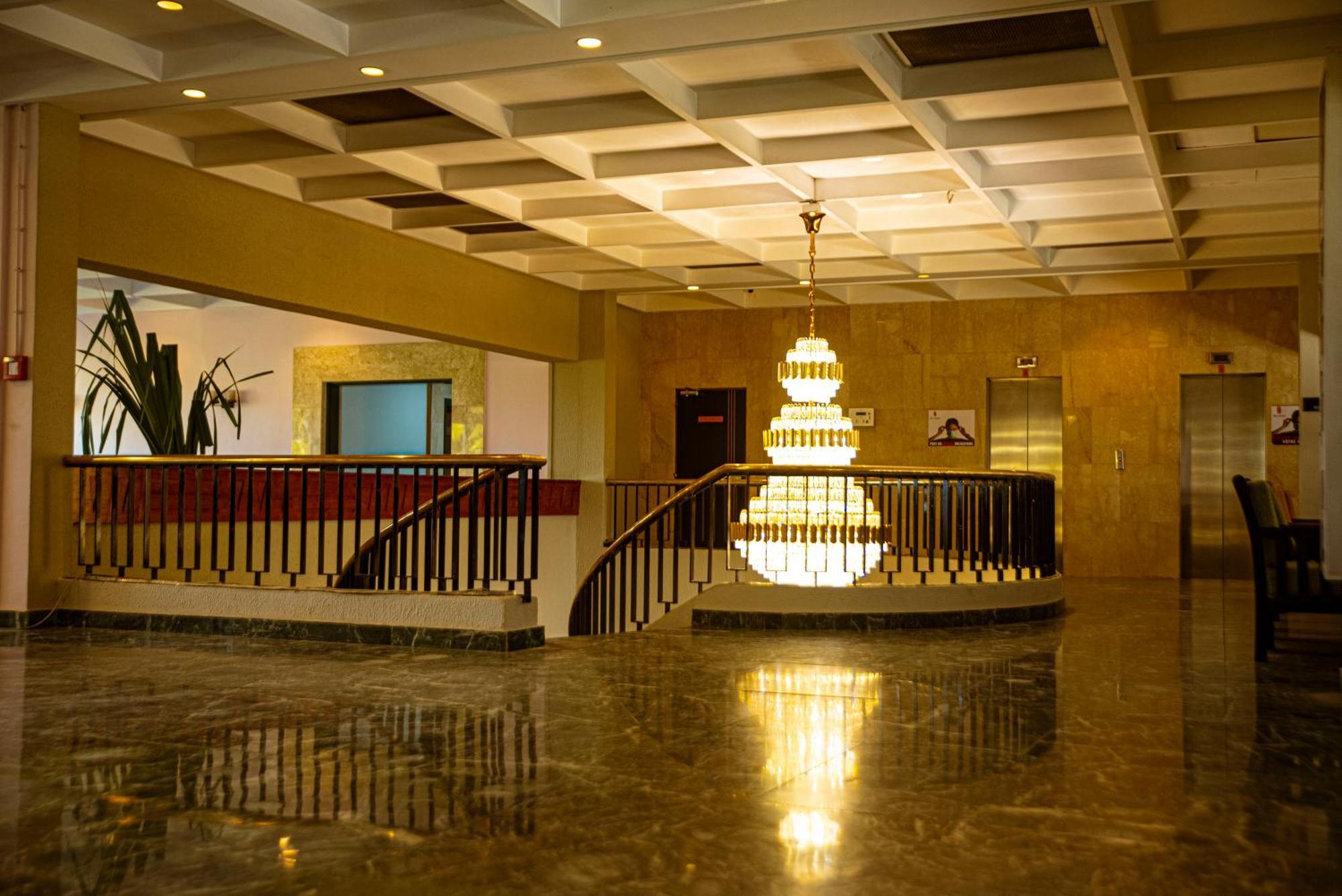 Hotel Sarakawa Lome Luaran gambar
